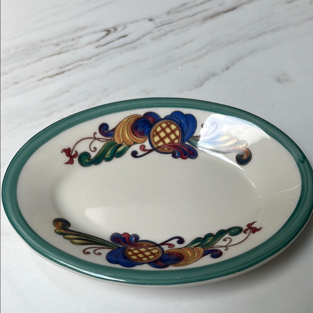 Homer Laughlin Green small oval Plate with Vintage Rosemaling Design